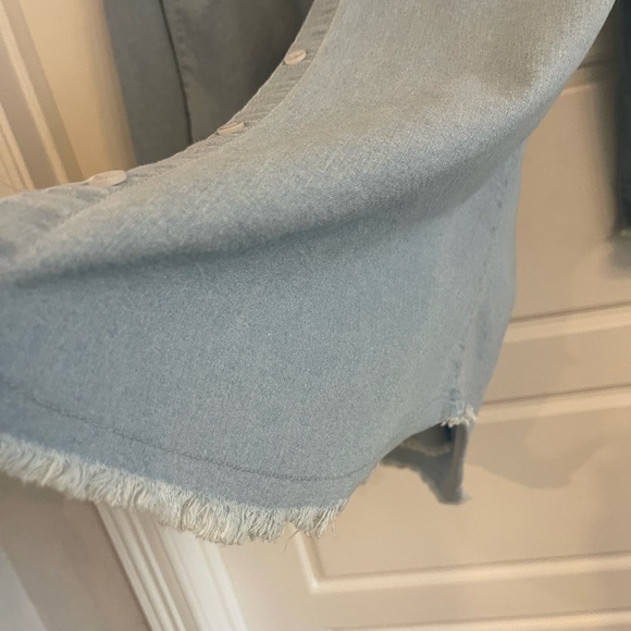 %% Unbranded Denim Button Down Woman’s Blouse Size: Large Preloved - Picture 7 of 10